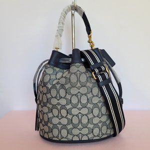 COACH Field Bucket Bag in Signature Jacquard & Leather–Navy Midnight Navy ⭐